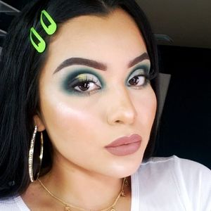 Meet your Posher, Angie